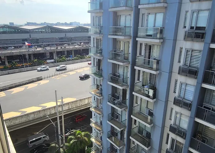One Palm Tree - 10o With Balcony - Across Terminal 3 Airport 公寓 *