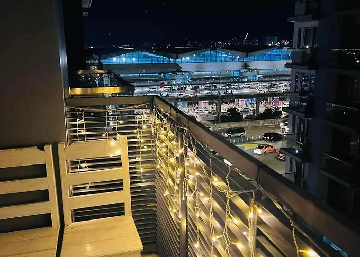 One Palm Tree - 10o With Balcony - Across Terminal 3 Airport *